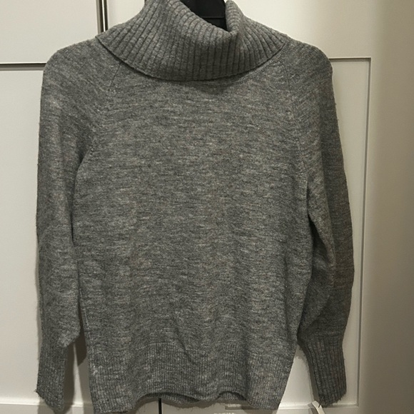 Banana Republic Sweaters - Banana Republic Heather Gray Cowl Neck Sweater